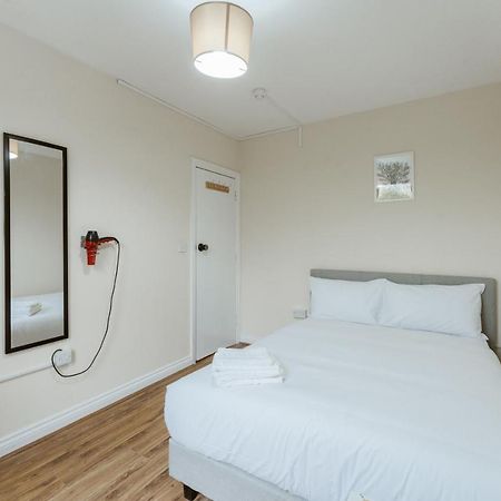 Mile End Rooms 57A London Eksteriør billede